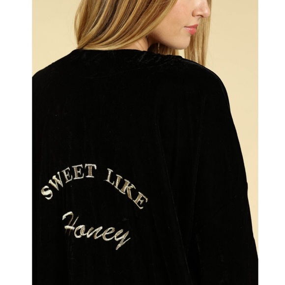 🆕Black velvet kimono w/embroidery - Picture 2 of 2